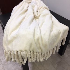 Nordstrom Bliss Plush Throw Blanket
